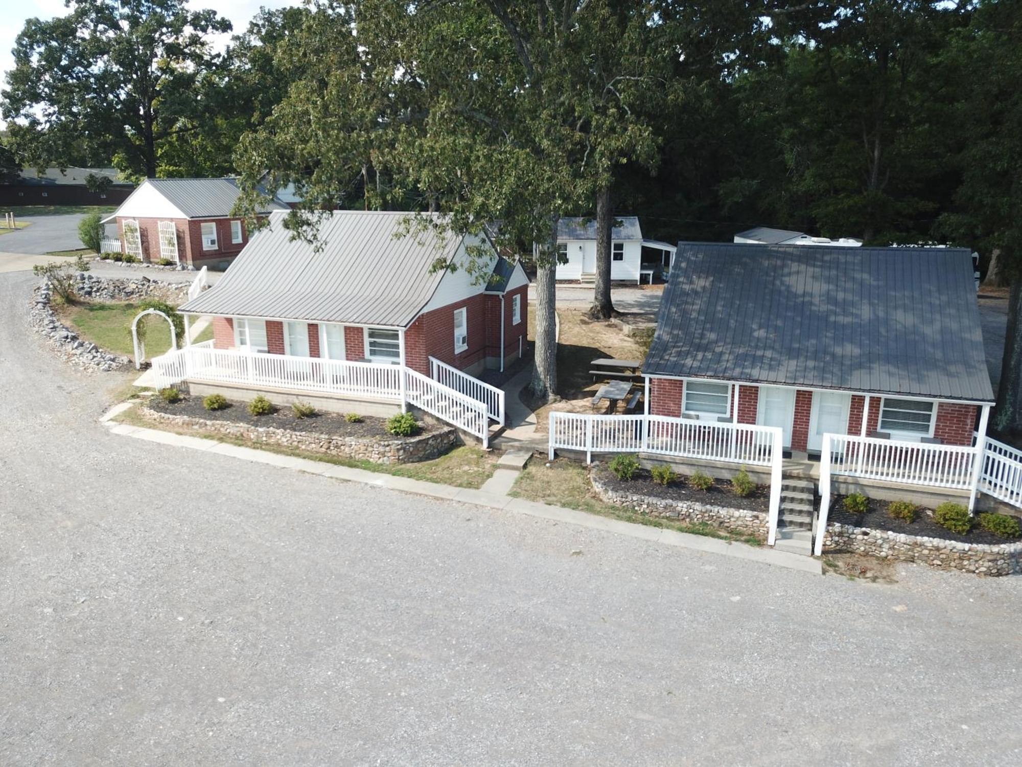 Early American Motel Aurora Exterior photo